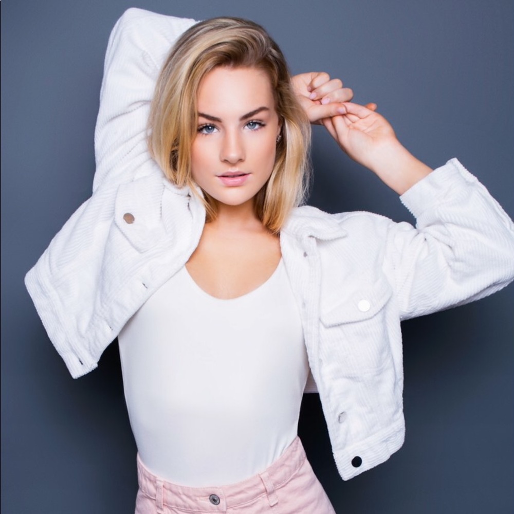 Meet me, Jillian Rhae Maxwell!